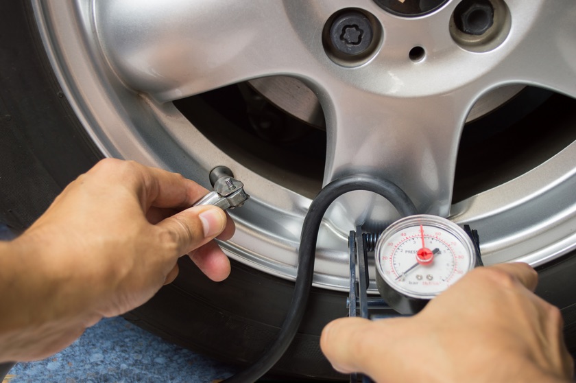 Tyre pressure gauge checking overinflation