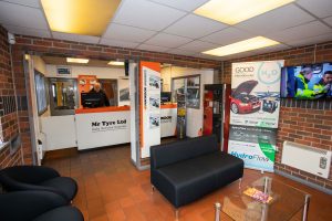 mr tyre swadlincote reception area